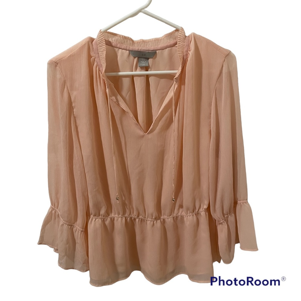 H&M | Light pink flowy top v neck bell sleeve size medium